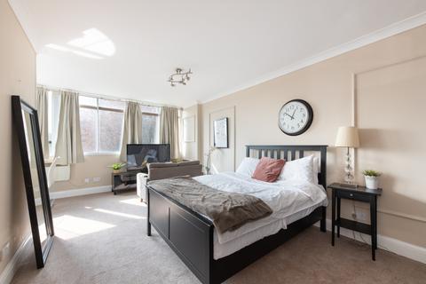 Studio to rent, Romney Court, Haverstock Hill, London, NW3