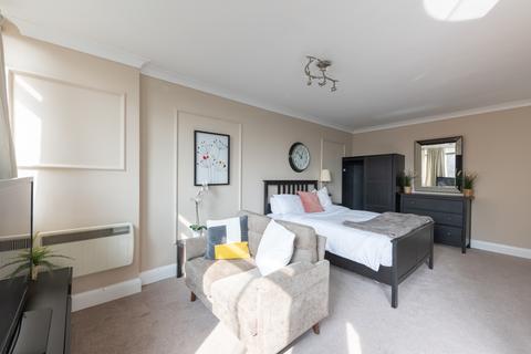 Studio to rent, Romney Court, Haverstock Hill, London, NW3