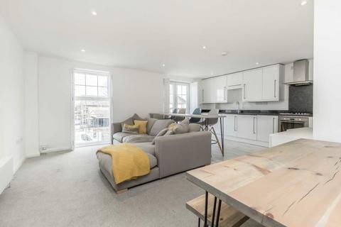undefined, Station Road, Hampton TW12