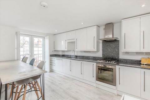 undefined, Station Road, Hampton TW12