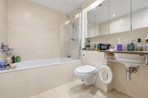 2 bedroom apartment to rent, Western Gateway, London E16