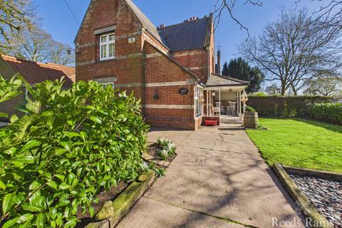3 bedroom semi-detached house for sale, Church Lane, Hull HU11