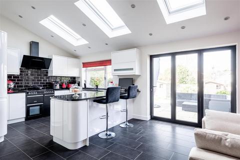 4 bedroom house for sale, Queens Road, Haywards Heath