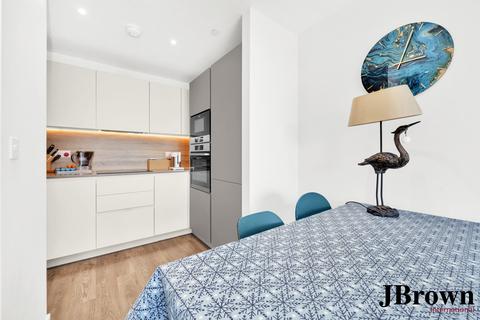 2 bedroom apartment to rent, Woodberry down, N4