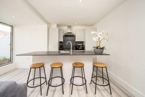 2 bedroom flat to rent, Abbey Road, London NW6
