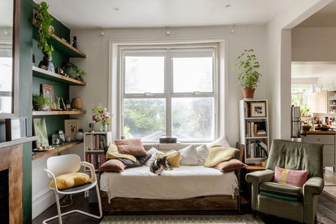5 bedroom semi-detached house for sale, Connaught Road, London NW10