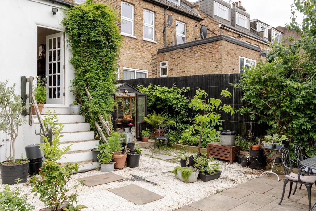 300000 20250717 connaught rd 18 hi res.jpg