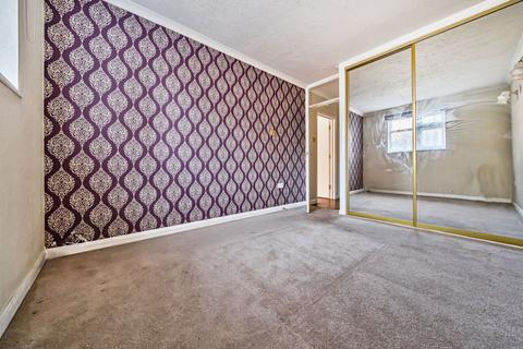 2 bedroom flat for sale, Linden Road, Saffron Court, PO21