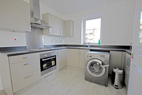 2 bedroom flat to rent, Fairlands Court, Hounslow, TW5