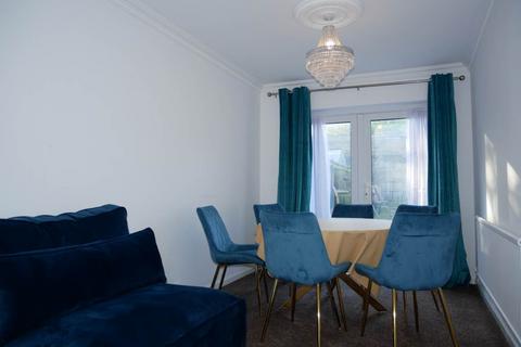 3 bedroom semi-detached house to rent, Ingle Road, Chatham, Kent