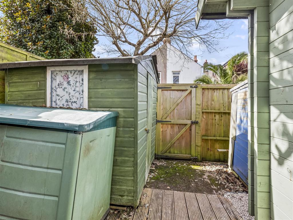 Flat 2, 59a Downview Road Worthing, West Sussex, B