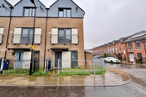 4 bedroom terraced house for sale, Quaker Lane,  Southall, UB2