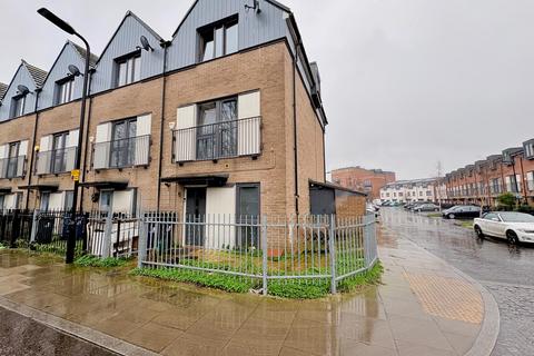 4 bedroom terraced house for sale, Quaker Lane,  Southall, UB2