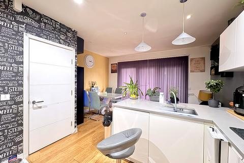 4 bedroom terraced house for sale, Quaker Lane,  Southall, UB2