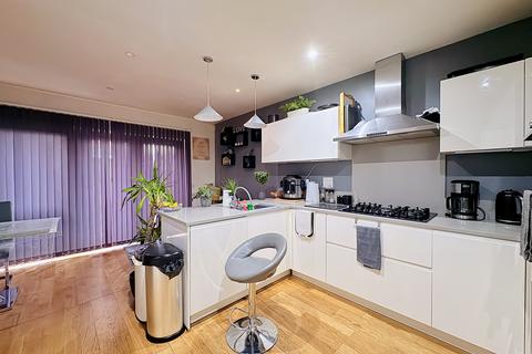 4 bedroom terraced house for sale, Quaker Lane,  Southall, UB2