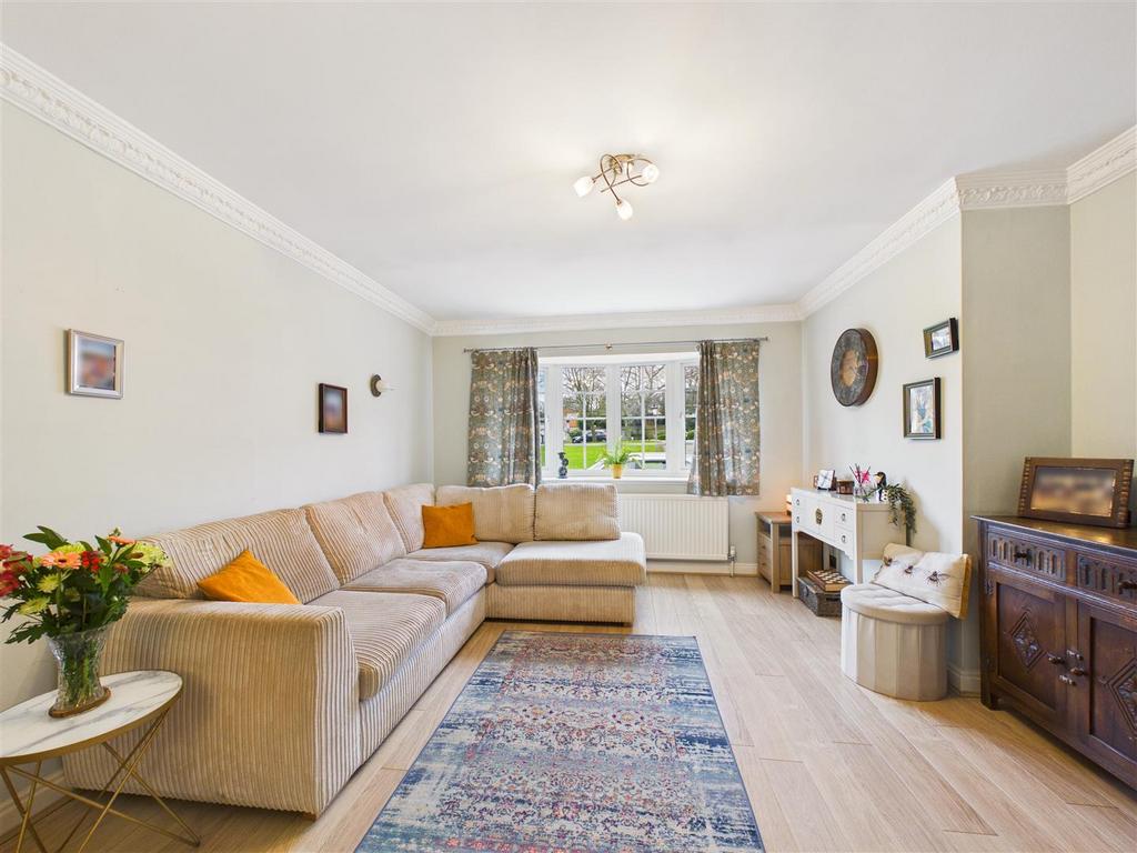 CAM05193 G0-PR0118-STILL004.jpg