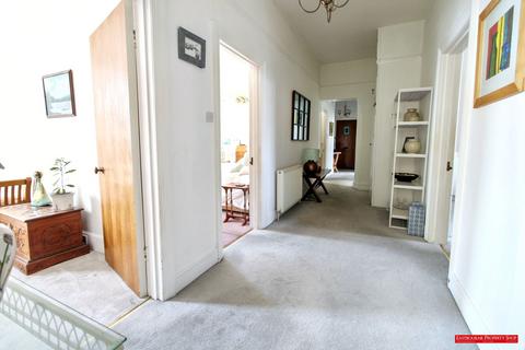 4 bedroom apartment to rent, Hyde Gardens, Eastbourne BN21