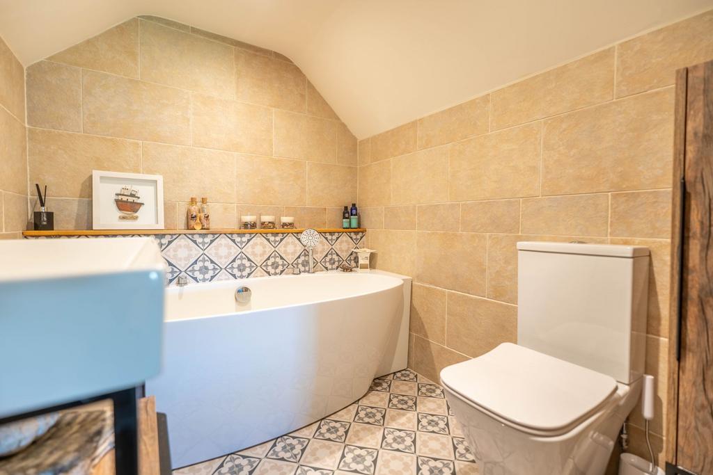 Farmhouse En-suite Bathroom