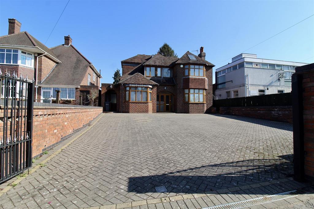 Front Garden/Driveway