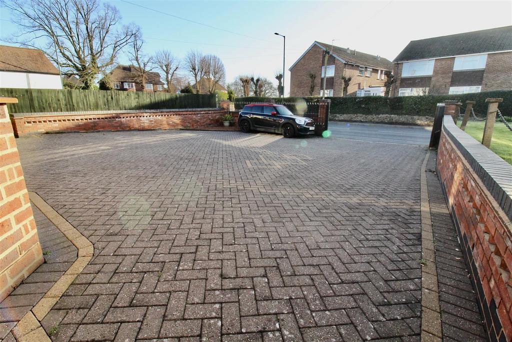 Front Garden/Driveway