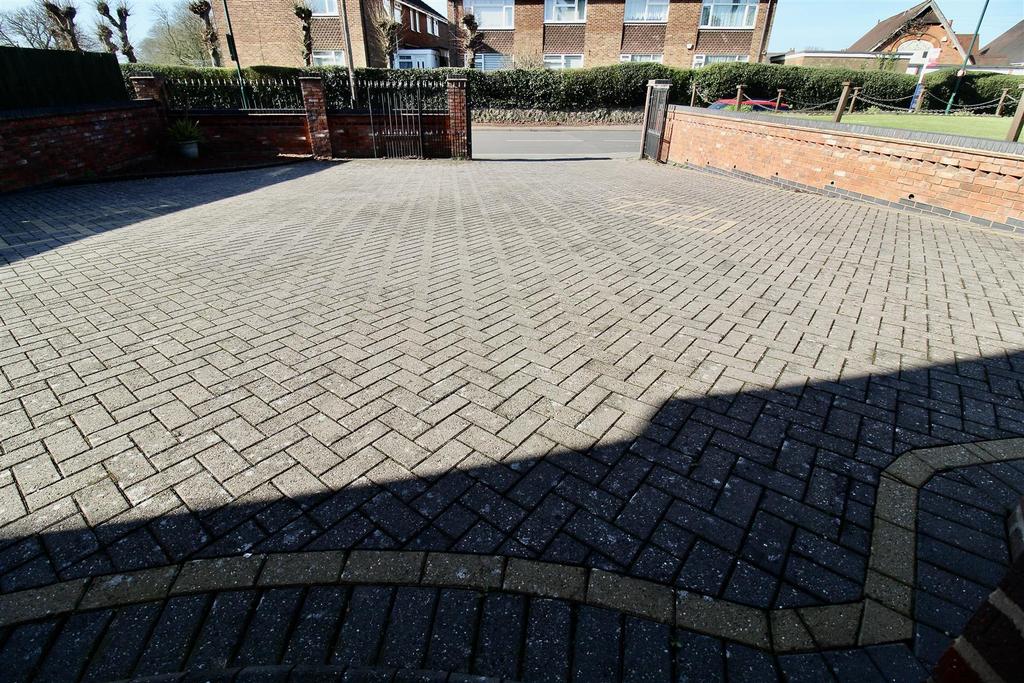 Front Garden/Driveway