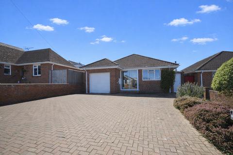 3 bedroom detached bungalow for sale, LARGE REAR GARDEN * SHANKLIN