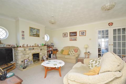 3 bedroom detached bungalow for sale, LARGE REAR GARDEN * SHANKLIN