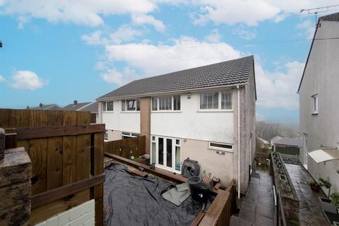 undefined, Bryn Heulog, Pontypool NP4