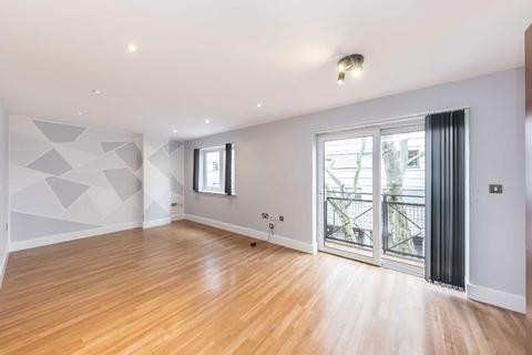 2 bedroom flat to rent, Alscot Road, London SE1