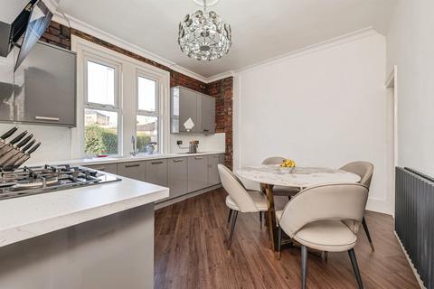 3 bedroom semi-detached house for sale, Bridge Mount, Liversedge