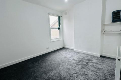 2 bedroom flat for sale, Claremont Road, Harrow HA3