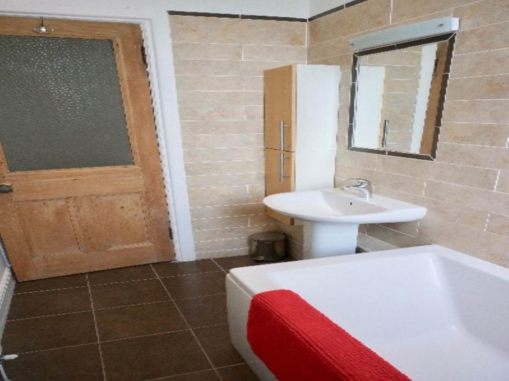 33 comely bathroom 2