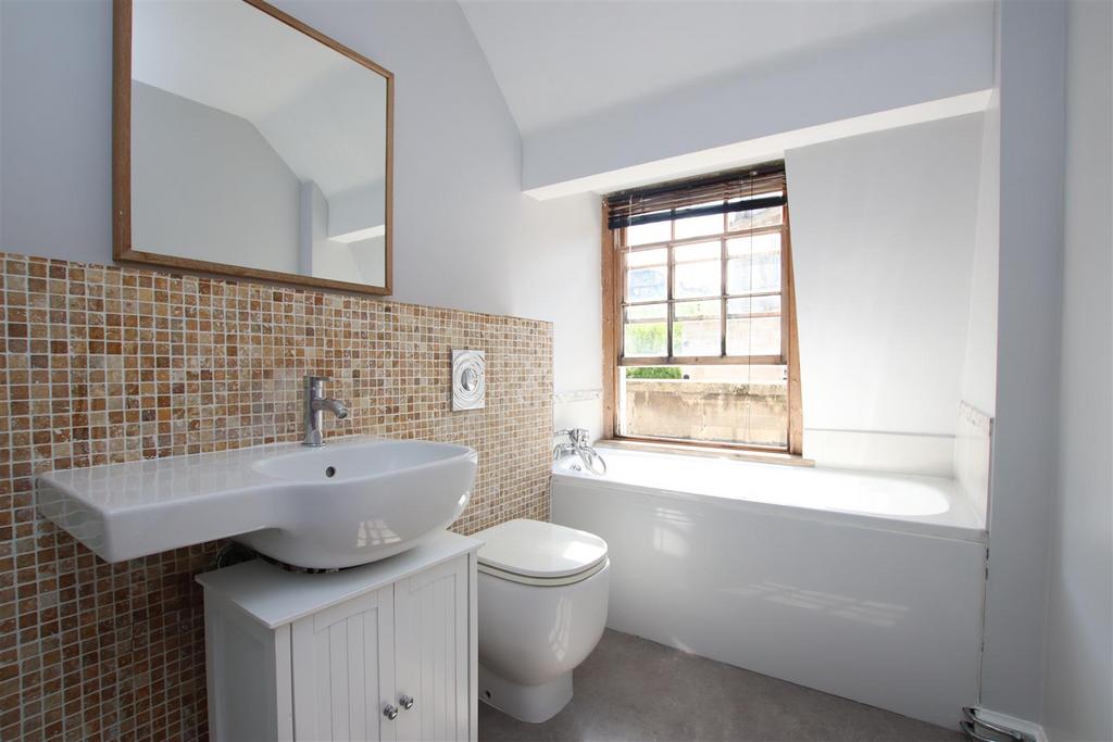 Bathroom (2).JPG