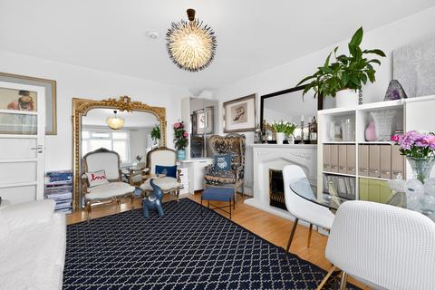 2 bedroom flat for sale, Thorncroft Street, London, SW8