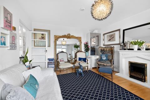 2 bedroom flat for sale, Thorncroft Street, London, SW8