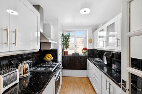 2 bedroom flat for sale, Thorncroft Street, London, SW8