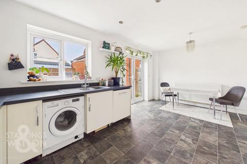 3 bedroom semi-detached house for sale, Knappers Way, Queens Hills, Norwich