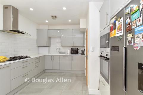 3 bedroom terraced house for sale, Lombard Avenue, Ilford, Essex