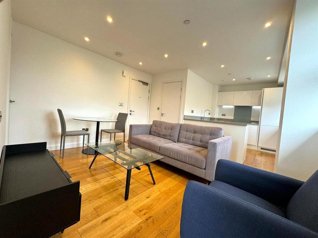 Living room pic 6.jpg