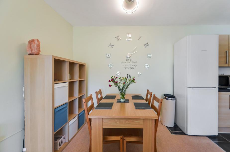 Dining table.jpg
