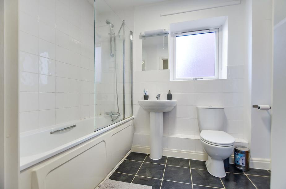 Bathroom (1).jpg