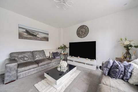 4 bedroom semi-detached house to rent, Tyler Walk, Canterbury, CT1