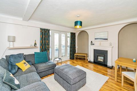 2 bedroom flat for sale, Hill Lane, Southampton, Hampshire, SO15