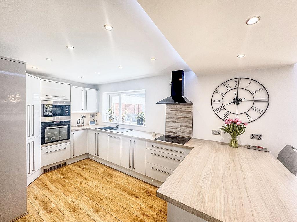 Kitchen / Diner / Living Area