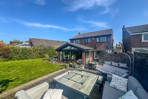 4 bedroom detached house for sale, Freckleton Drive, Bury BL8