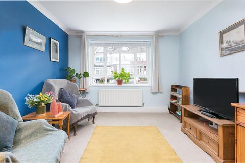 2 bedroom flat to rent, Valley Road, Streatham, London, SW16