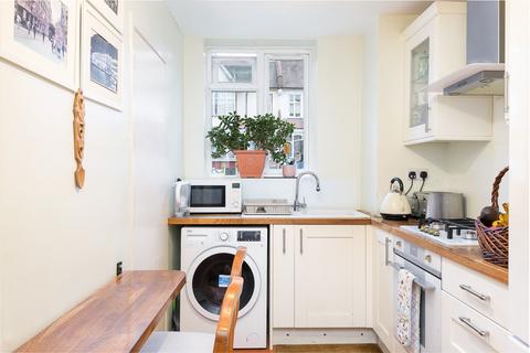 2 bedroom flat to rent, Valley Road, Streatham, London, SW16