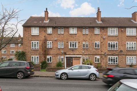 2 bedroom flat to rent, Valley Road, Streatham, London, SW16