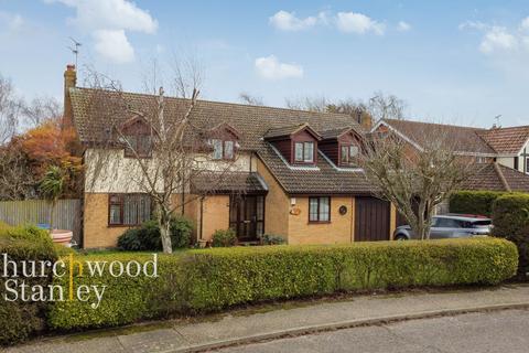 5 bedroom detached house for sale, Aspen Way, Little Oakley, CO12