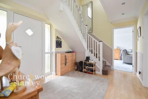 5 bedroom detached house for sale, Aspen Way, Little Oakley, CO12